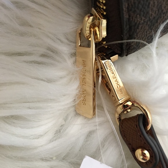 Final sale ✨Michael Kors phone holder wallet - Picture 8 of 8